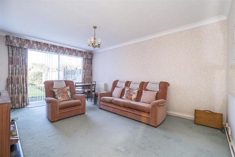 Lower Maisonette, 14 Andrews Close, Epsom, KT17 4EX
