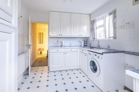 Lower Maisonette, 14 Andrews Close, Epsom, KT17 4EX