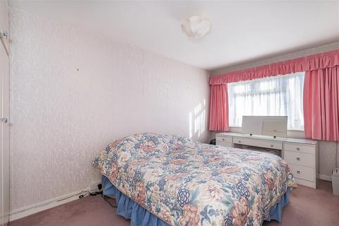 Lower Maisonette, 14 Andrews Close, Epsom, KT17 4EX
