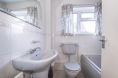 Lower Maisonette, 14 Andrews Close, Epsom, KT17 4EX