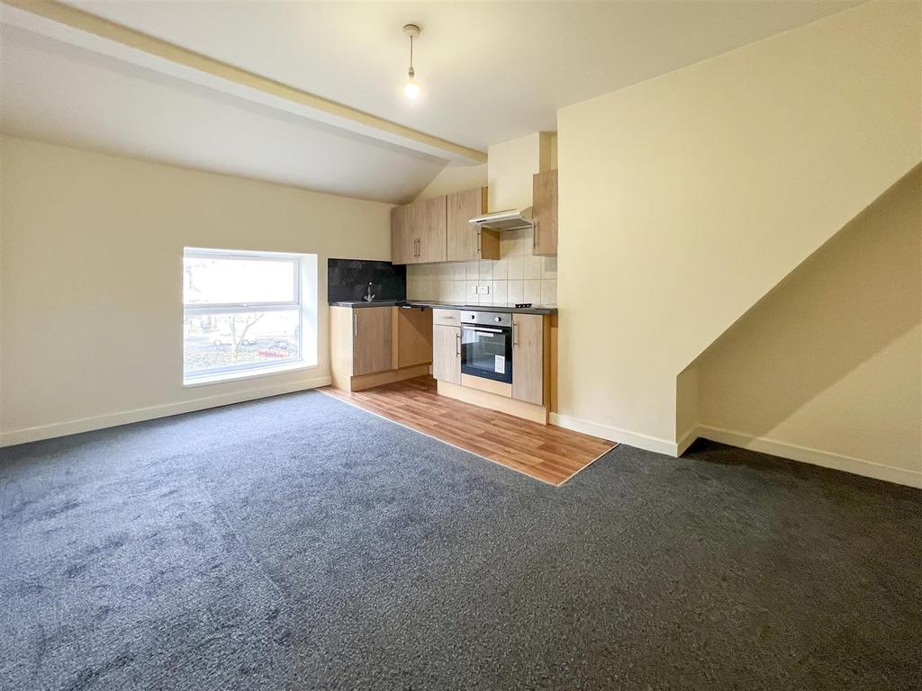 Bury Road, Rawtenstall, Rossendale 1 bed flat £450 pcm (£104 pw)