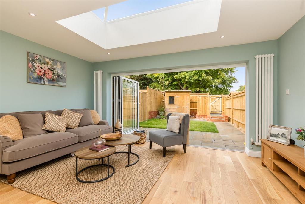 Vale Avenue, Brighton 3 bed semidetached house £600,000