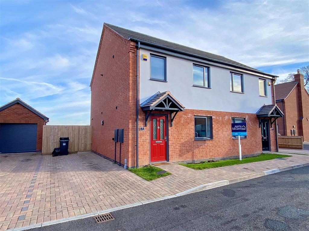 Studley Gate, Studley 2 bed semidetached house £285,000