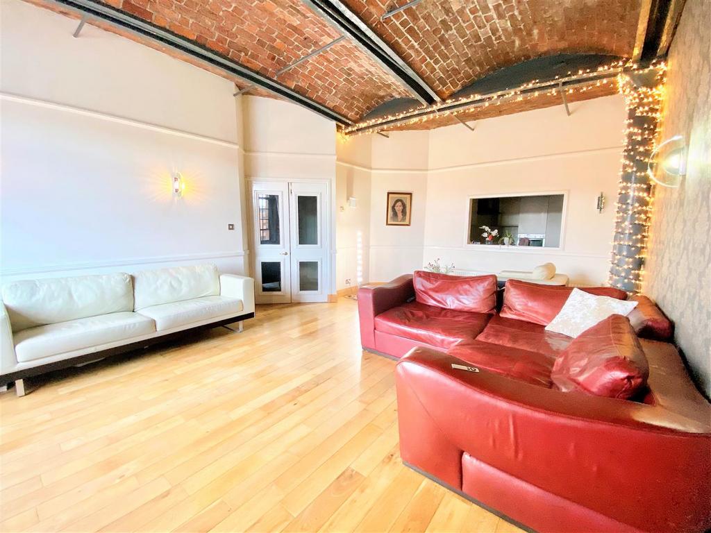 Lounge/Dining area