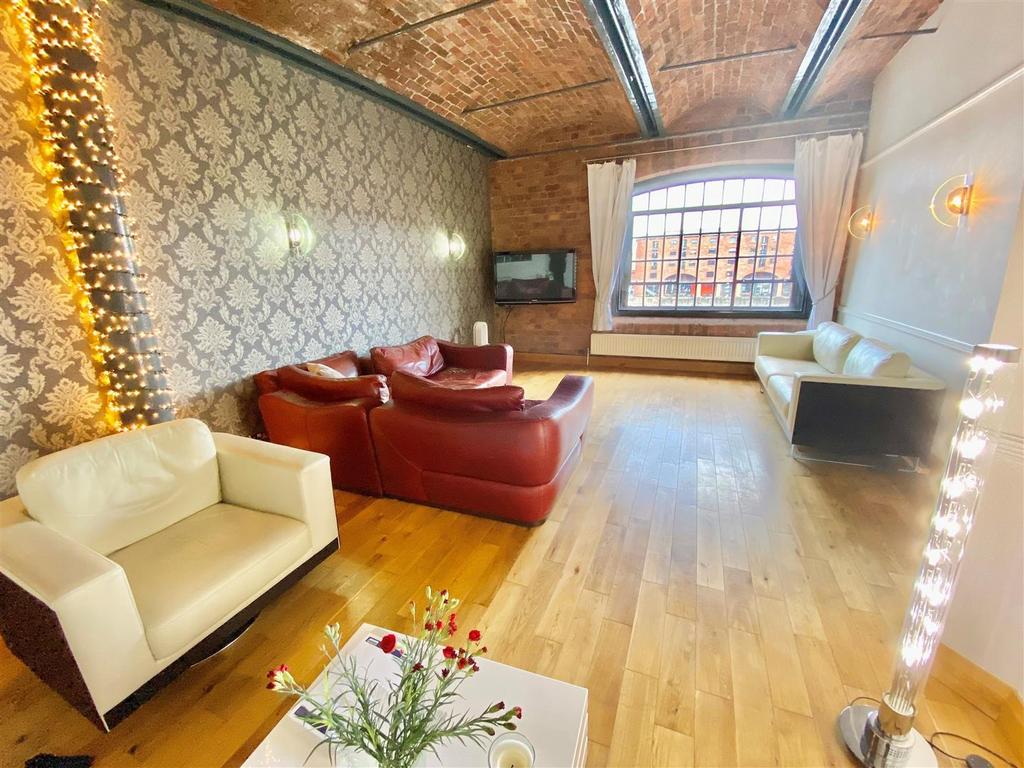 Lounge/Dining area