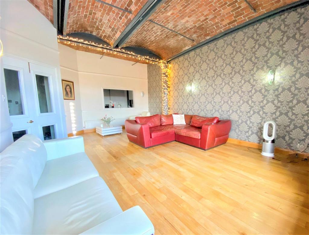 Lounge/Dining area