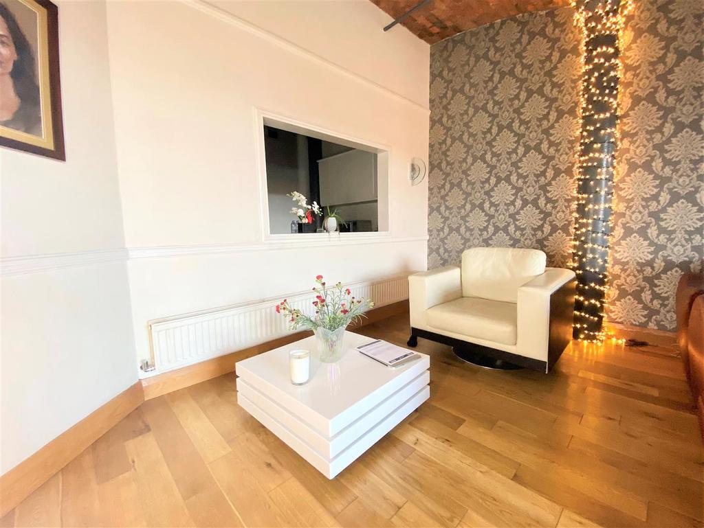 Lounge/Dining area