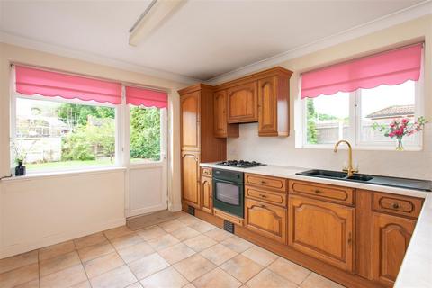 66 Rolleston Avenue, Petts Wood, Orpington, BR5 1AL