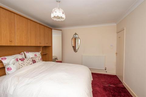 66 Rolleston Avenue, Petts Wood, Orpington, BR5 1AL
