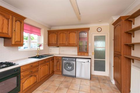 66 Rolleston Avenue, Petts Wood, Orpington, BR5 1AL