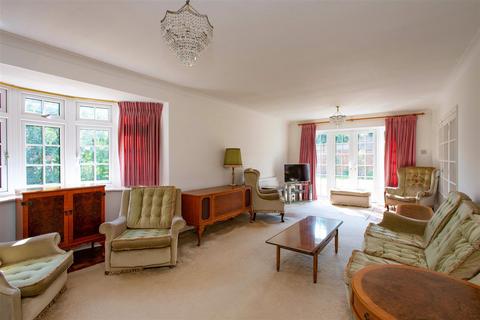 20 Yester Road, Chislehurst, BR7 5LT