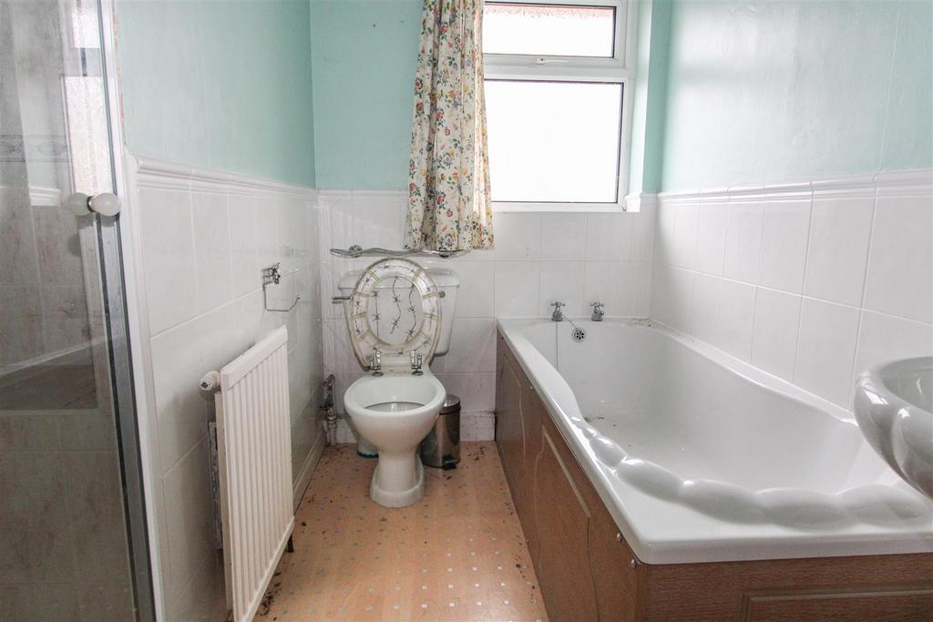 Kilnhurst Road, Rawmarsh, Rotherham 2 bed detached bungalow £150,000