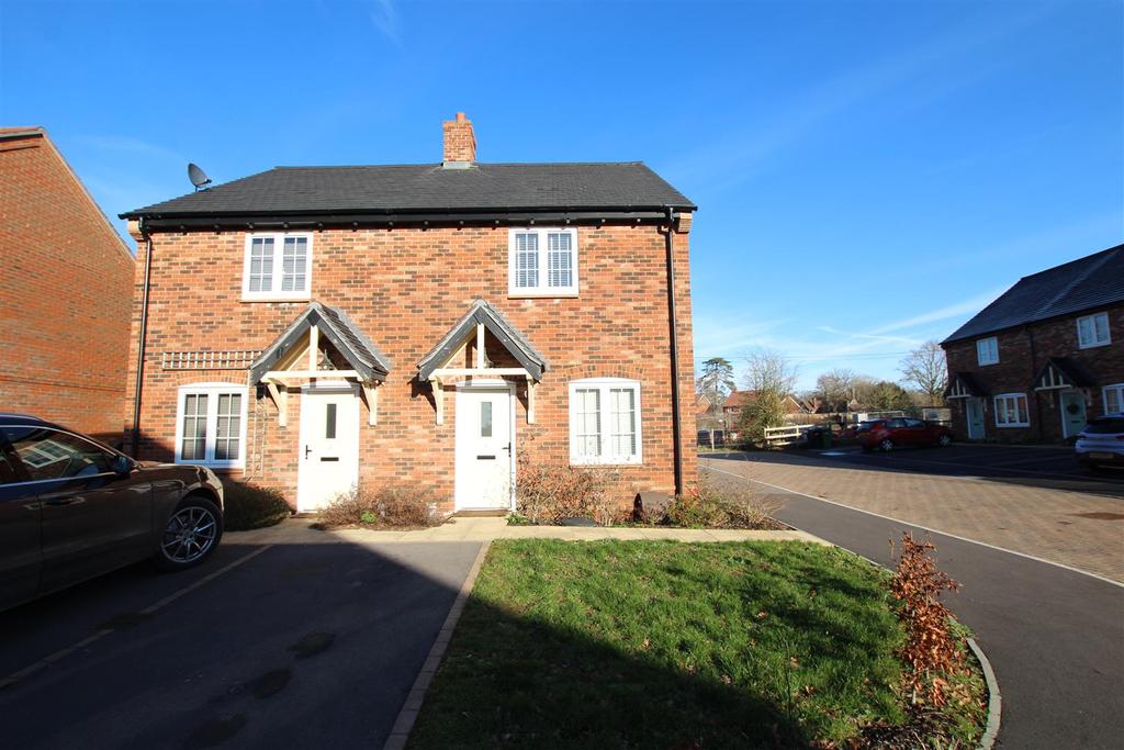 Clementine Way, Fair Oak, Eastleigh 2 bed semidetached house £1,400