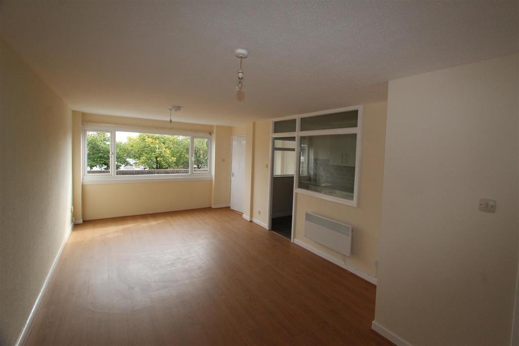 Stroud Avenue, Willenhall 2 bed house share £625 pcm (£144 pw)