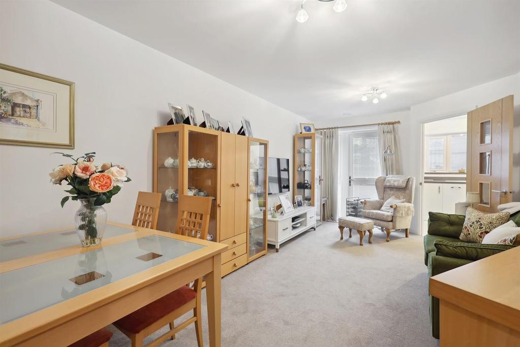 Churchfield Road, WaltonOnThames 1 bed apartment for sale £409,950