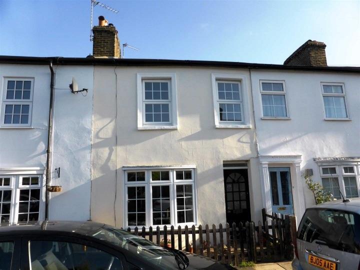 Chestnut Road, Twickenham 2 bed terraced house £2,200 pcm (£508 pw)
