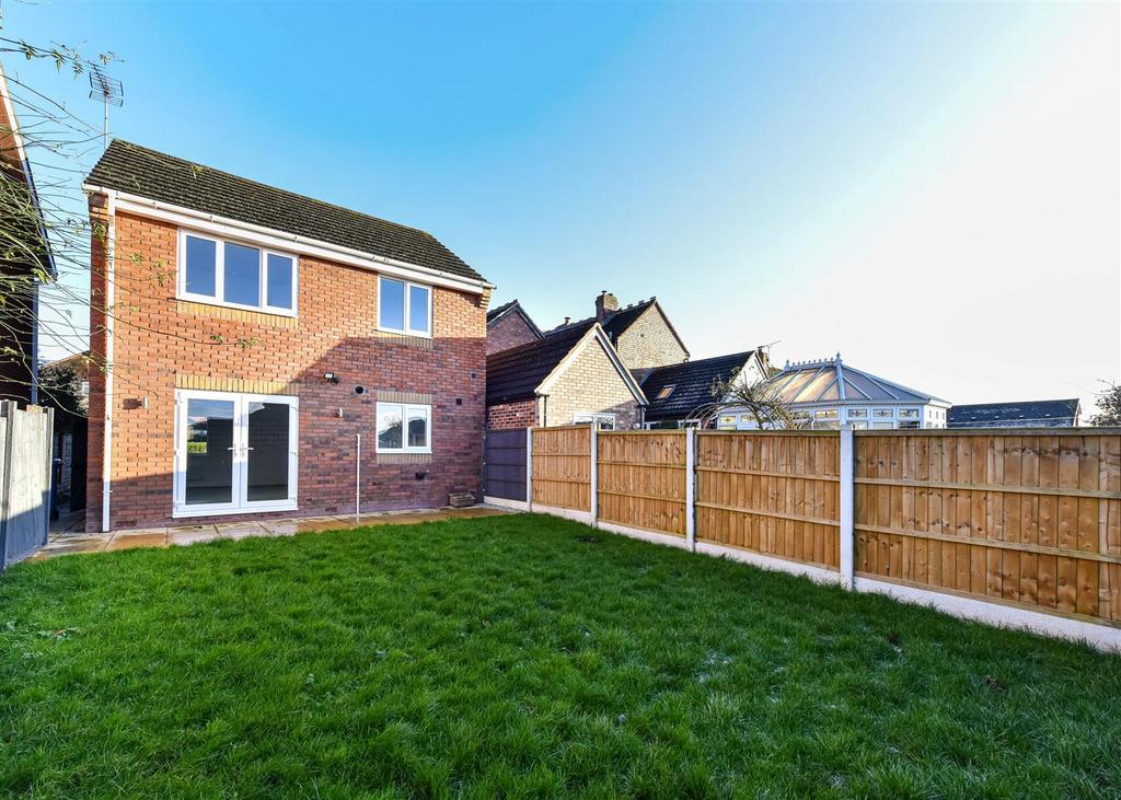 Common Road, Wombourne, Wolverhampton 4 bed detached house - £349,950