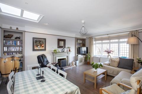 11 Courtside, London, SE26 4RE