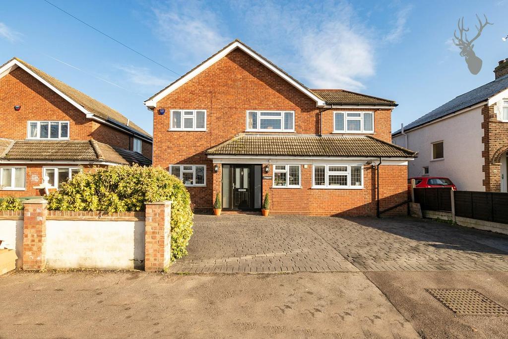 New Farm Drive, Abridge, Romford, Essex 5 bed detached house - £900,000