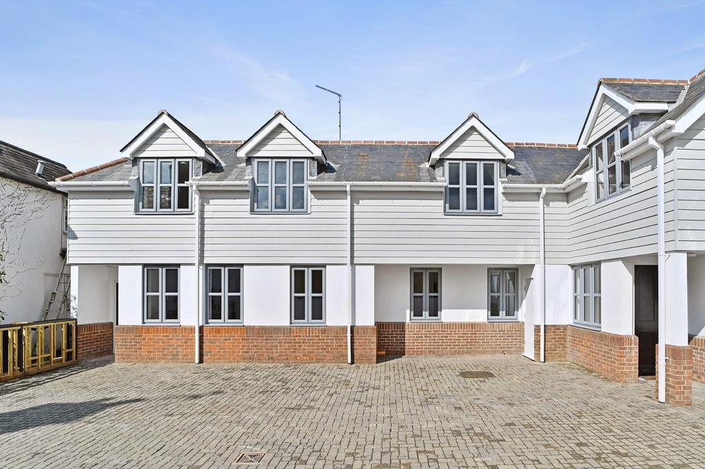 Auction House, Abridge, Romford 2 bed flat £325,000