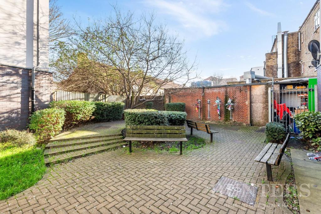 Flat 34, Eileen Lenton Court N15 4 UR-8.jpg