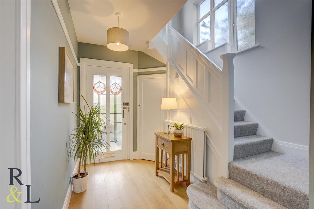 Julian Road, West Bridgford, Nottingham 3 bed detached house £535,000