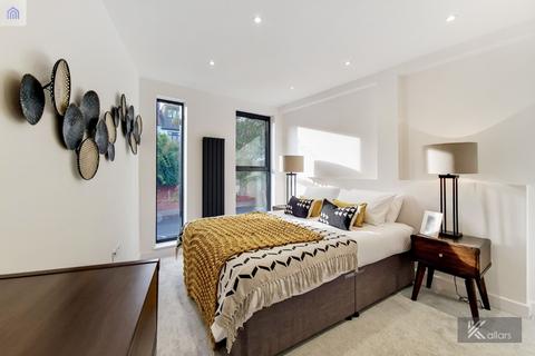 3 bedroom semi-detached house for sale - Shardeloes Road, London, Greater London, SE14