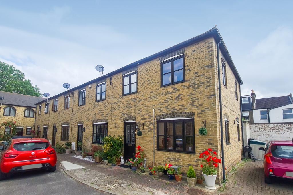 Albert Mews, Arabin Road, Brockley London, SE4 2 bed end of terrace