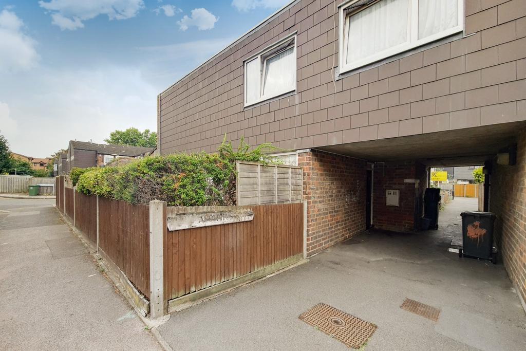 Adolphus Street, London, Greater London, SE8 3 bed flat £400,000