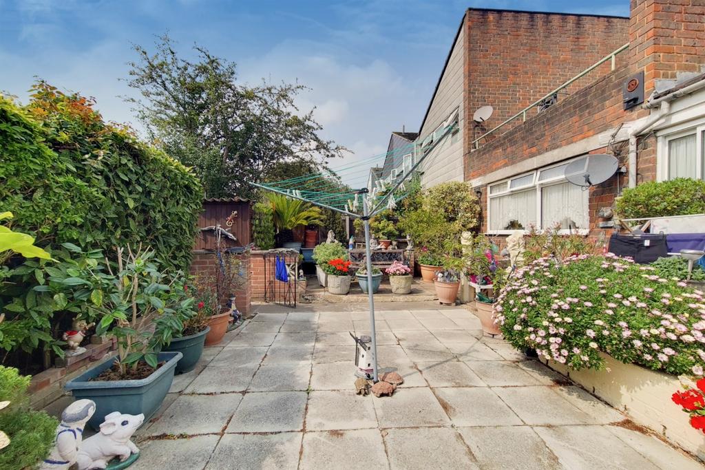 Adolphus Street, London, Greater London, SE8 3 bed flat £400,000