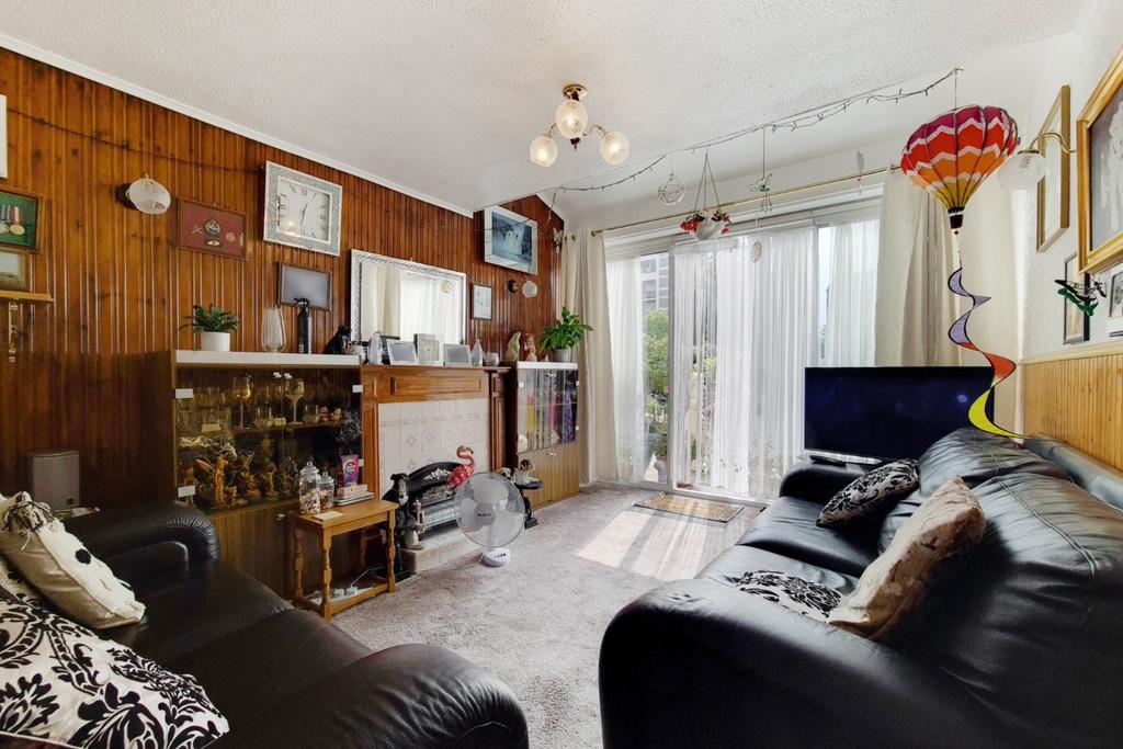 Adolphus Street, London, Greater London, SE8 3 bed flat £400,000