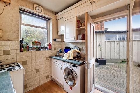 3 bedroom semi-detached house for sale - Flaxton Road, London, SE18