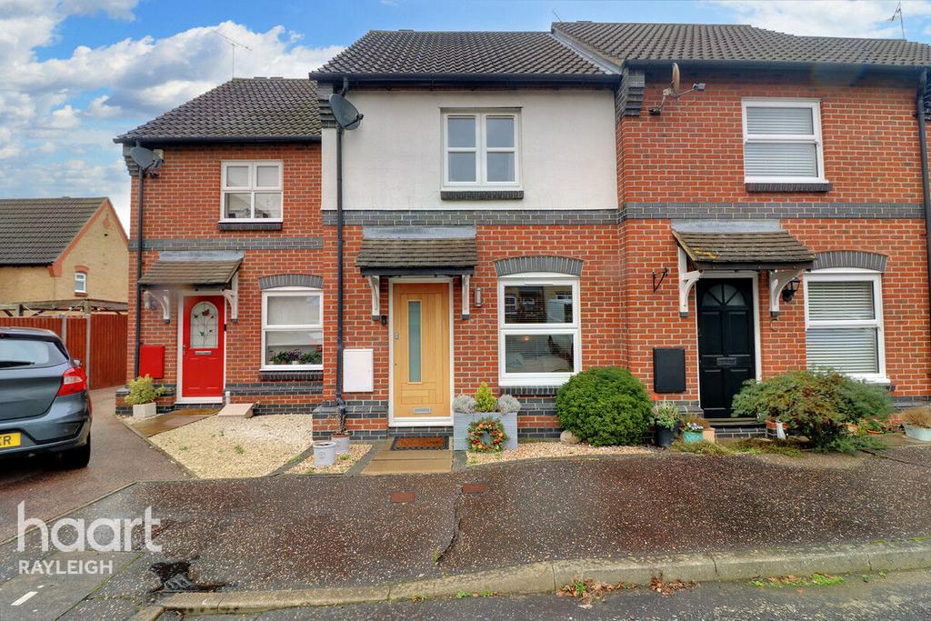 Langham Drive, Rayleigh 2 bed terraced house £300,000