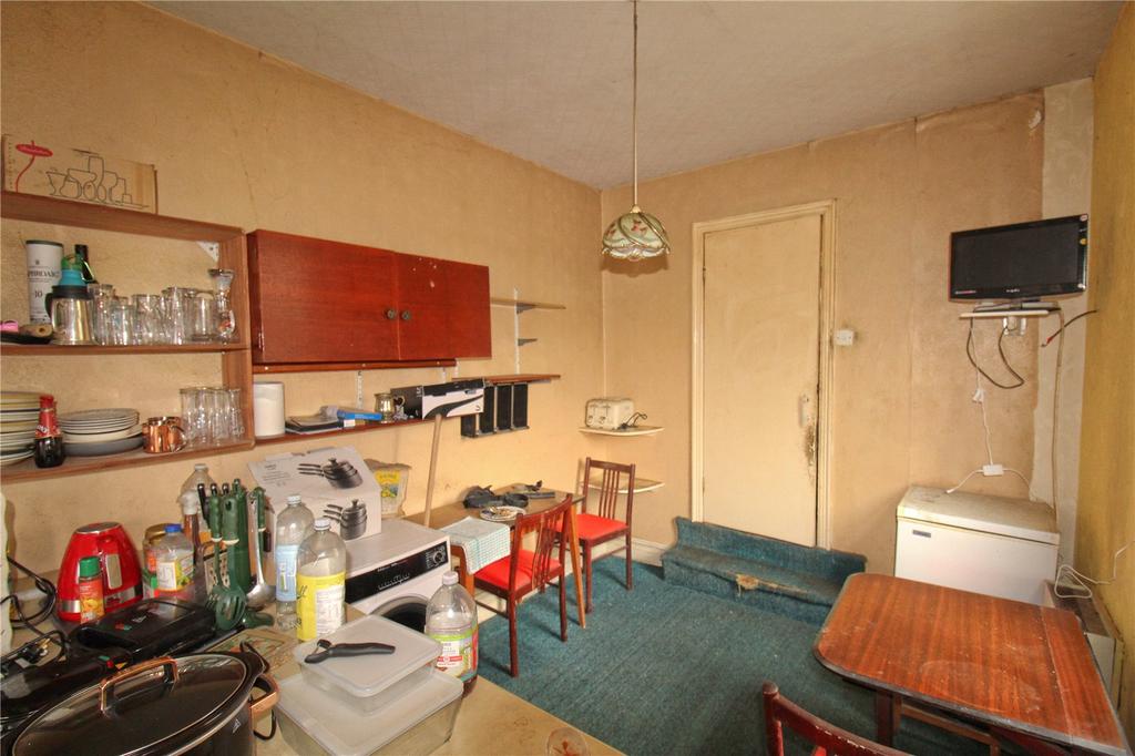 Clarendon Road, Trowbridge 3 bed semidetached house £240,000