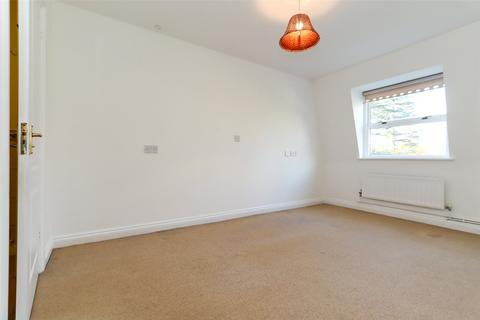 2 bedroom apartment for sale - Wildwood Court, Cedars Village, Chorleywood, Hertfordshire, WD3