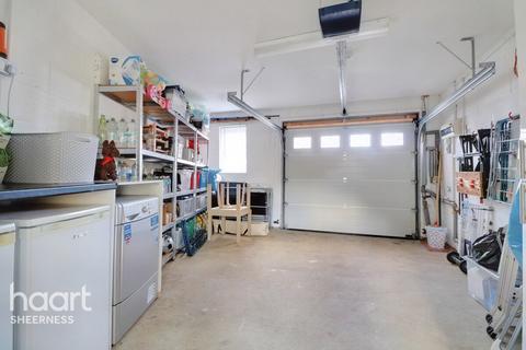 8 Larch End, Minster On Sea, Sheerness, ME12 3FJ