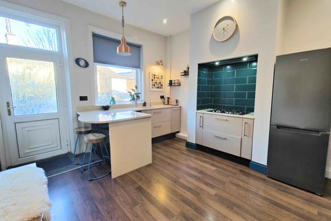 8 The Crescent, Brighouse, HD6 1TB