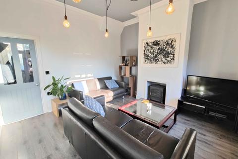 8 The Crescent, Brighouse, HD6 1TB