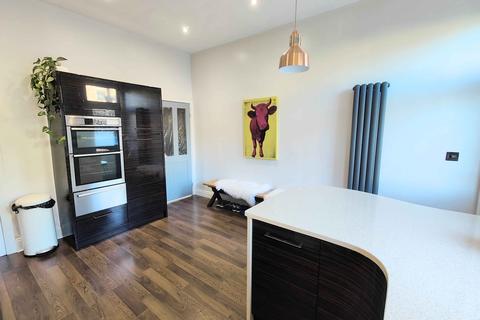 8 The Crescent, Brighouse, HD6 1TB
