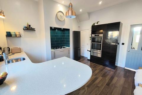 8 The Crescent, Brighouse, HD6 1TB