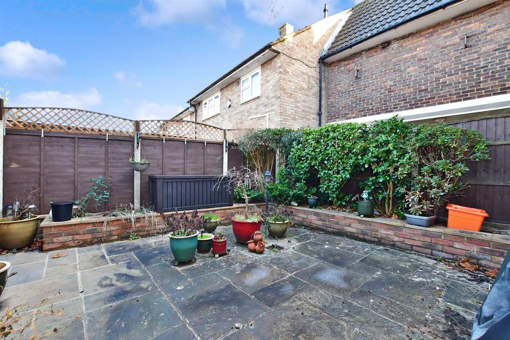 Ardleigh, Basildon, Essex 3 bed terraced house £350,000