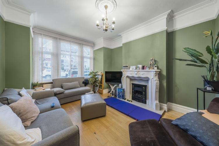 Stroud Road Wimbledon Park SW19 4 bed house £2,950 pcm (£681 pw)