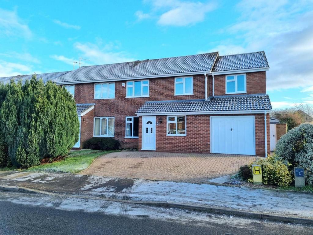 Brampton Way, Brixworth, Northampton... 4 bed semidetached house £