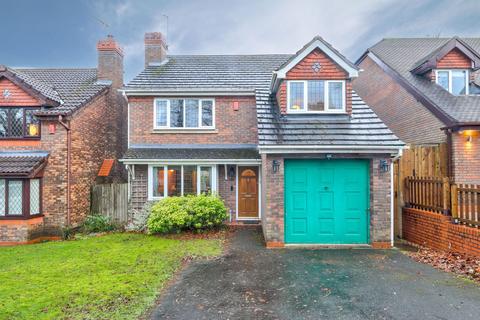 4 bedroom detached house for sale - Middlefield Avenue, Knowle, B93
