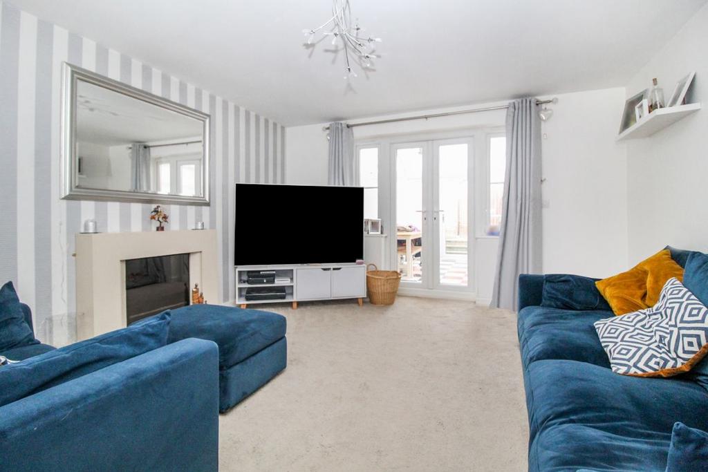 Maskell Drive, Bedford 3 bed semidetached house £325,000