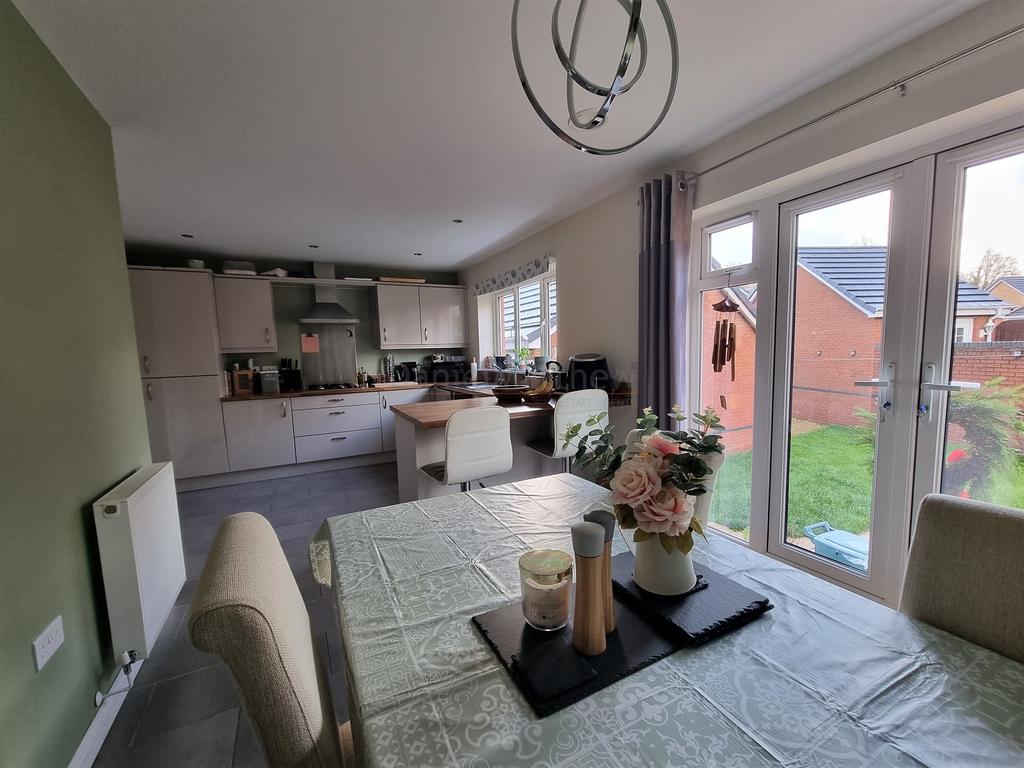 Bryn Meurig, Llanharry, Pontyclun. CF72 9FY 3 bed detached house £309,950