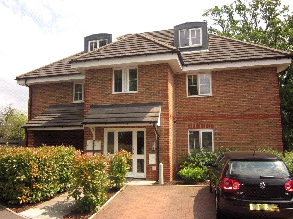 Hazelwood Court, The Covert... 2 bed apartment £1,050 pcm (£242 pw)