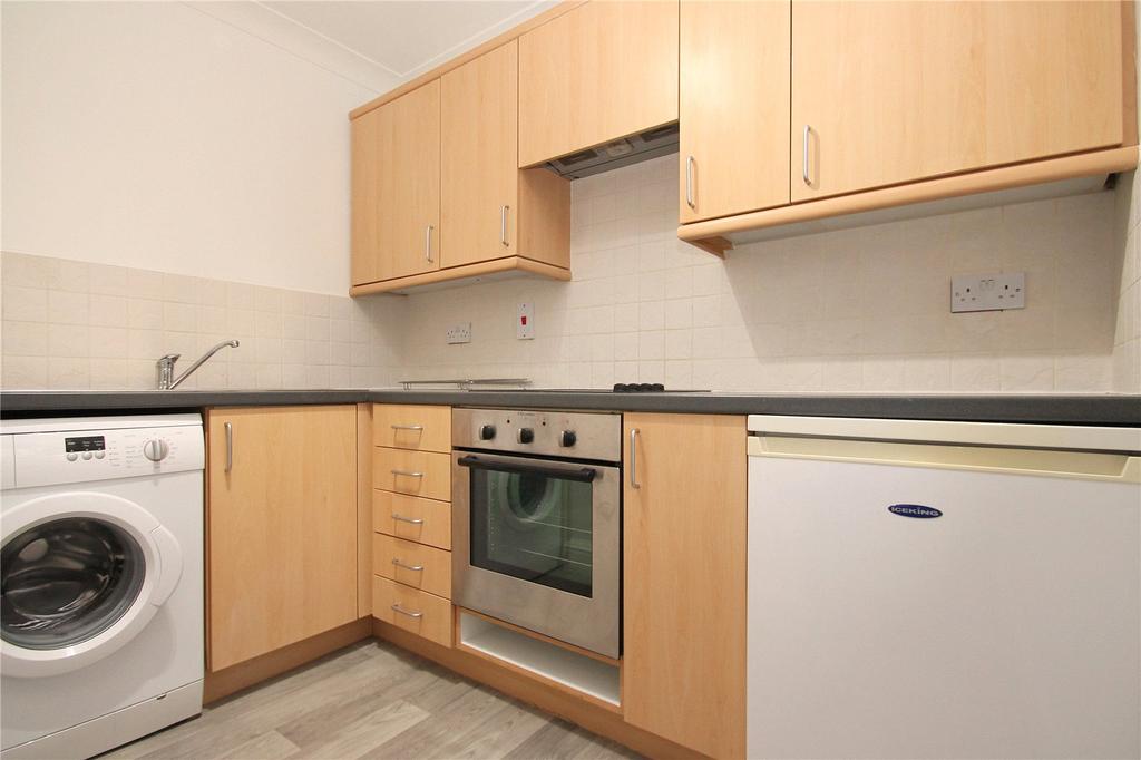 Hazelwood Court, The Covert... 2 bed apartment £1,050 pcm (£242 pw)