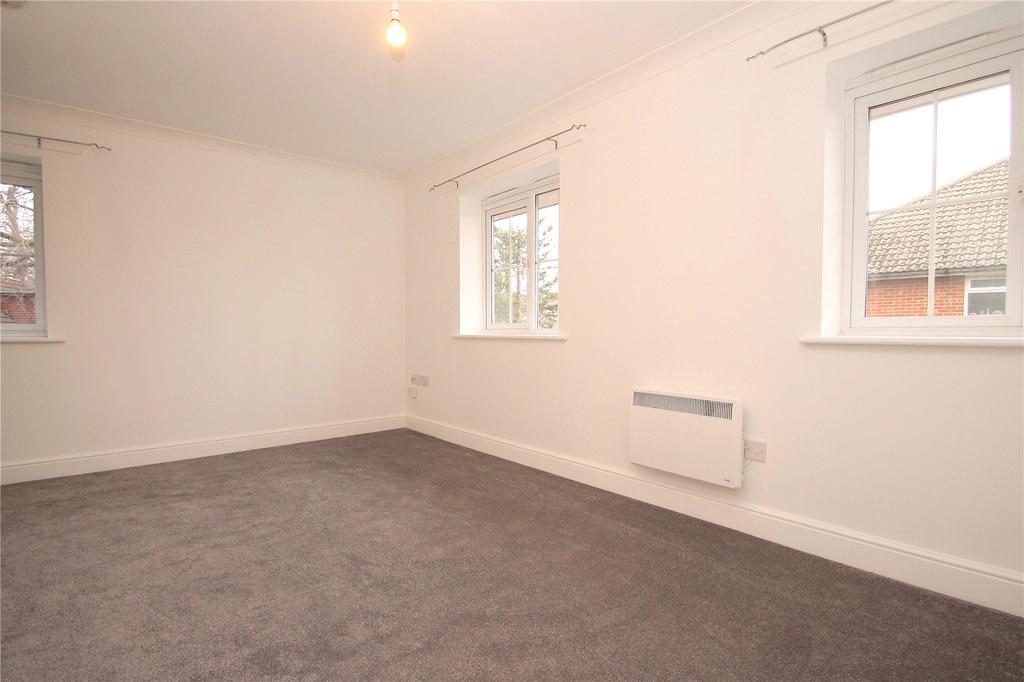 Hazelwood Court, The Covert... 2 bed apartment £1,050 pcm (£242 pw)