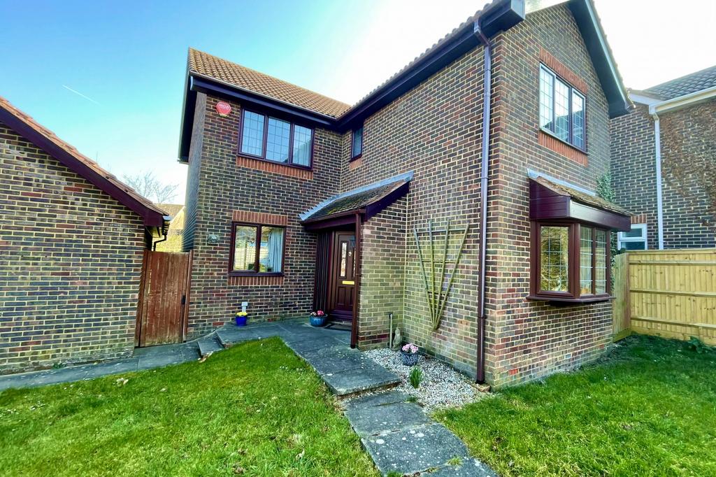 Purbeck Close, Eastbourne, East Sussex, BN23 4 bed detached house for